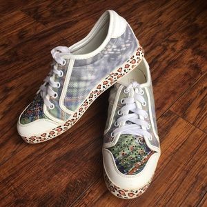 Tesia Women’s Designer Sneakers, Sz: 7 (23.5)